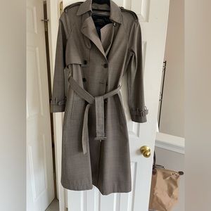 Worth New York Burberry like trenchcoat in a size small, this has never been wor
